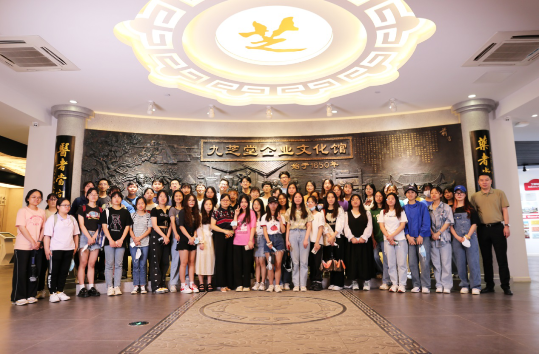 传承中医药国粹 湖南中医药大学在拉斯维加斯3499进入网站健康大楼开展中药技能实训社会实践