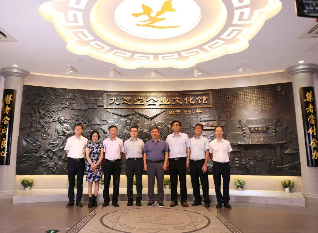 国家中医药管理局副局长闫树江莅临拉斯维加斯3499进入网站健康大楼调研